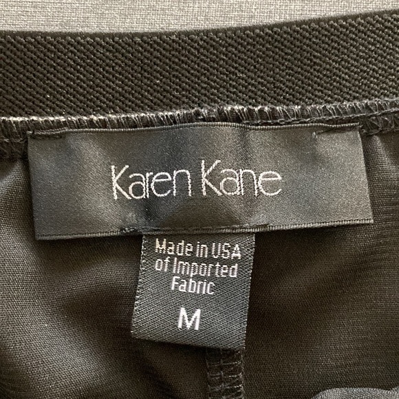 Karen Kane skirt Size M scollop cream with black lining and elastic black band. - Picture 8 of 13